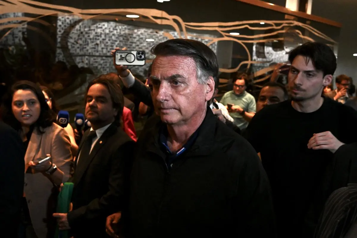 Imagem da notícia: Defesa de Bolsonaro tem até as 21h13 de terça-feira para dar respostas a Moraes