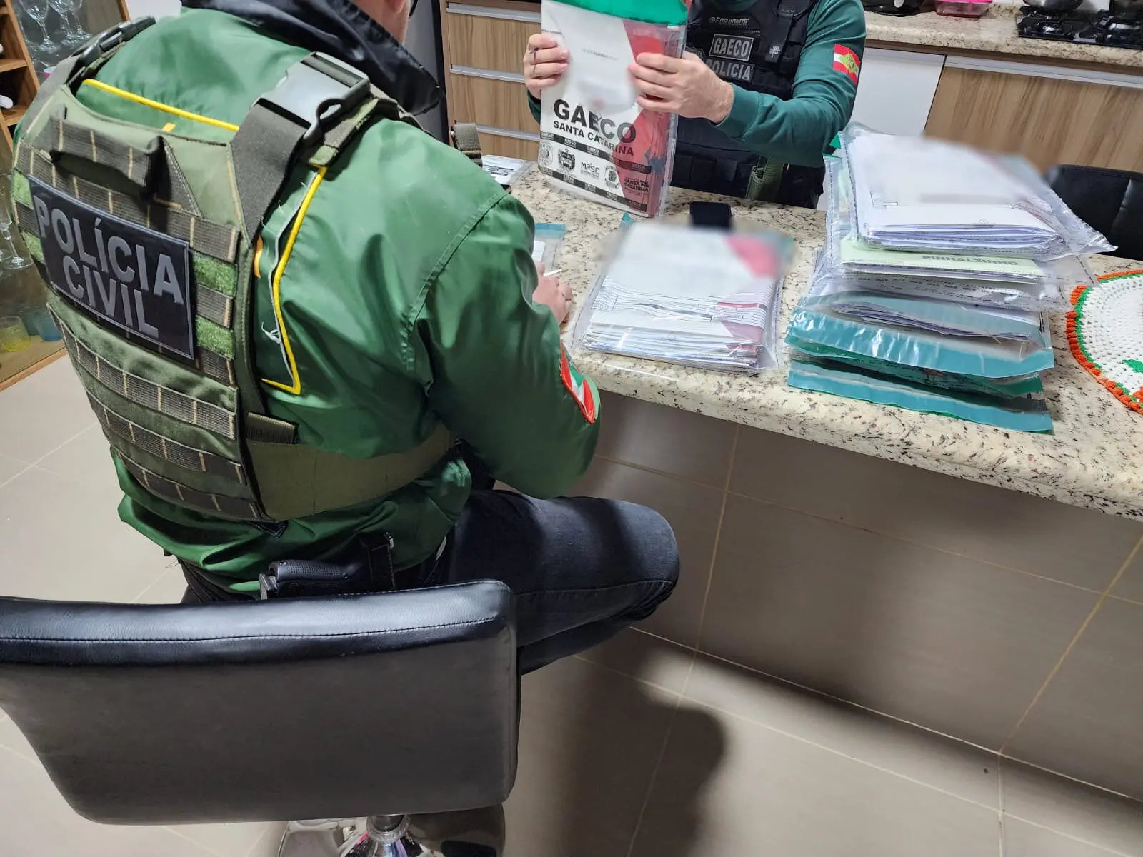 Imagem da notícia: Quem são as advogadas e o cientista da computação presos em Fortaleza por golpes contra idosos