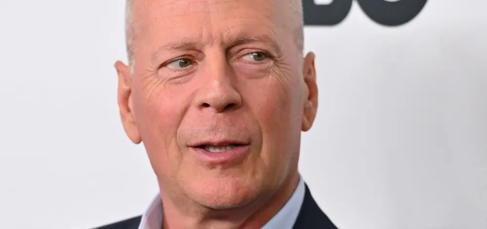 Imagem da notícia Bruce Willis perdeu a capacidade de falar, ler e andar, revela jornal 