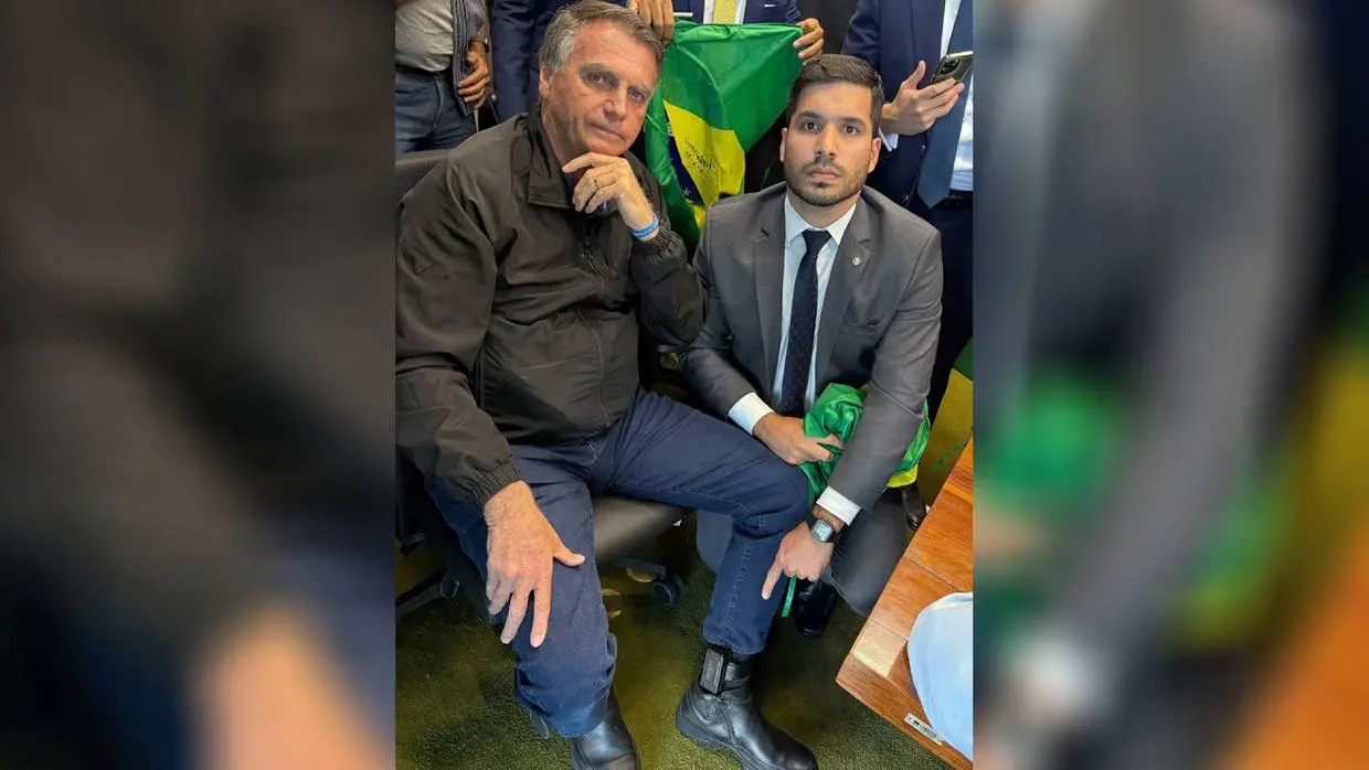 Imagem da notícia: Bolsonaro cometeu 'irregularidade isolada' e não deverá ser preso, decide Alexandre de Moraes
