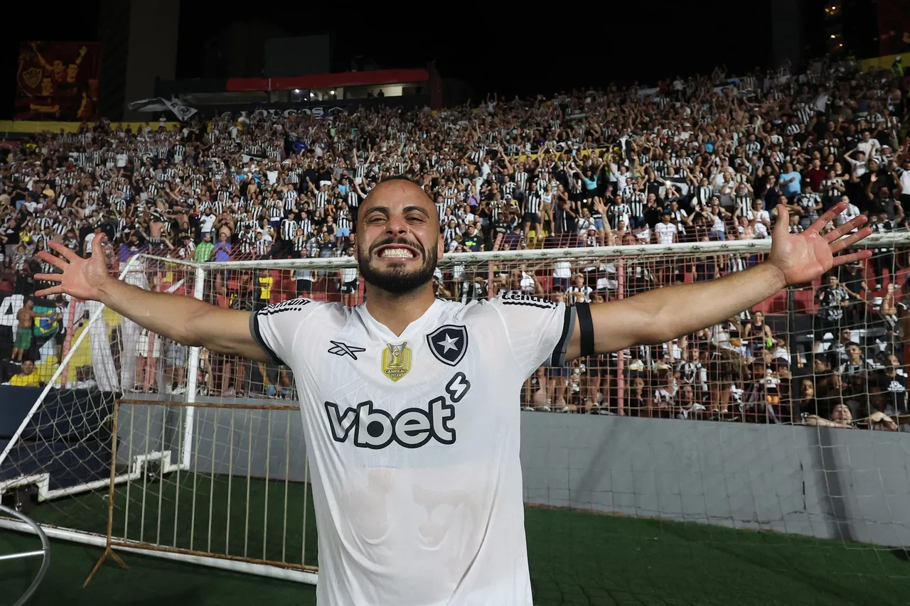 Arthur Cabral, ex-Ceará, foi um dos  reforços do Botafogo nesta janela