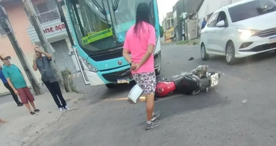 Imagem da notícia: Motociclista colide com ônibus e morre no bairro Bom Jardim, em Fortaleza
