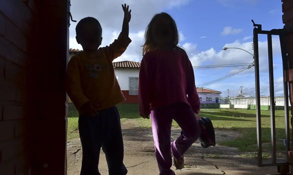 Imagem da notícia Brechas em ações públicas se refletem em falhas na rede de proteção a crianças e adolescentes no CE