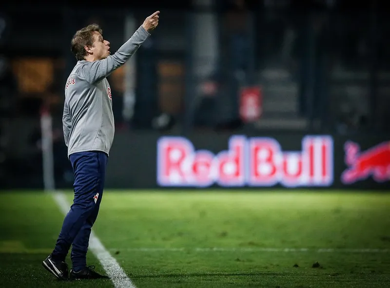 Fernando Seabra, técnico do Bragantino.