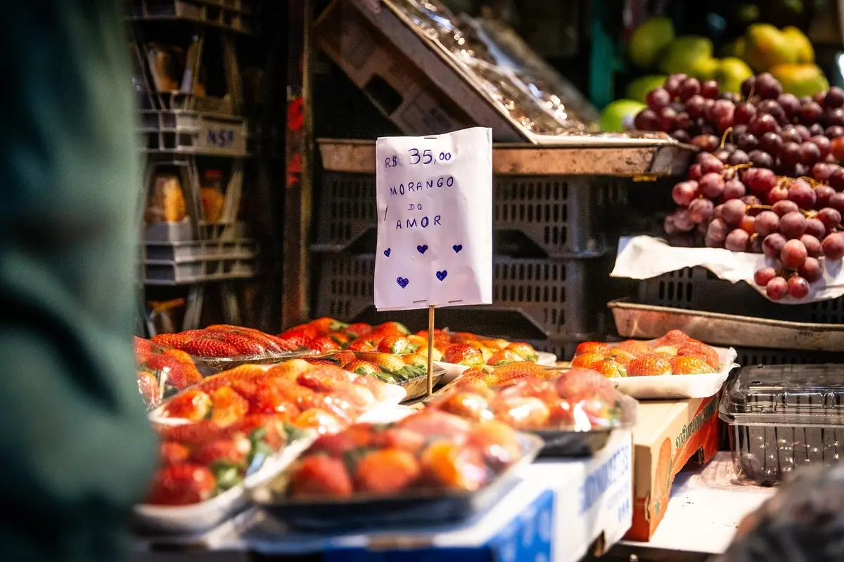Imagem da notícia: Demanda pelo Morango do Amor esgota estoques e faz preço disparar mais de 40% no Ceará