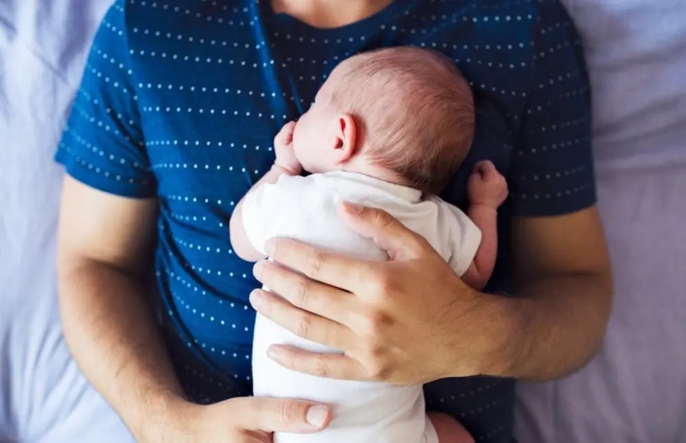Imagem da notícia: Com 15 dias e salário-parentalidade, licença-paternidade deverá ser pauta no Congresso após recesso