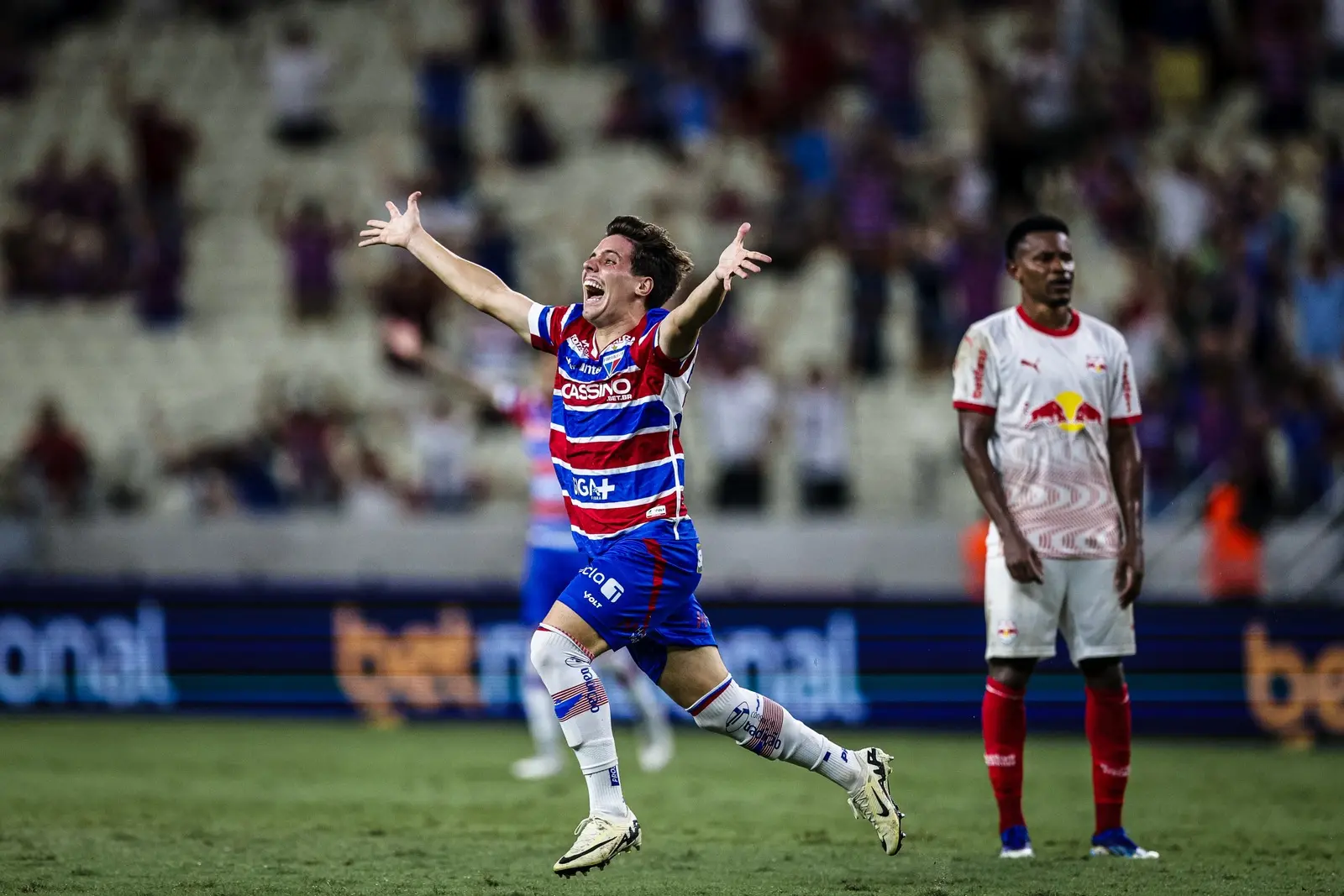 Imagem da notícia Fortaleza vence com marcas de Renato Paiva e sela união com torcida na Série A