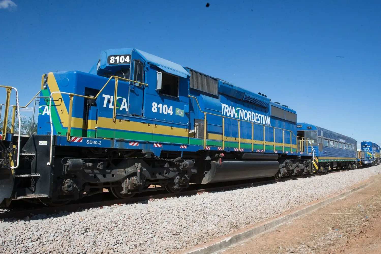 Foto que contém locomotiva da TLSA