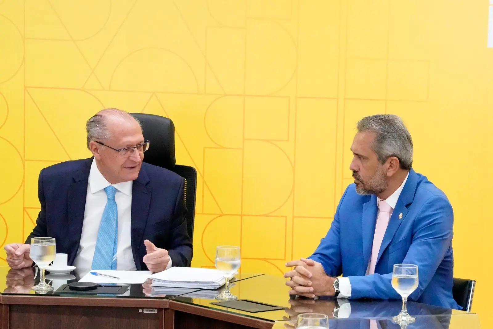 Imagem da notícia: Tarifaço: Alckmin e Elmano criam grupo de trabalho com empresários