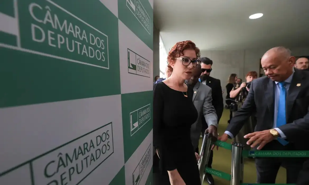 Imagem da notícia: Carla Zambelli é presa na Itália, diz Ministério da Justiça