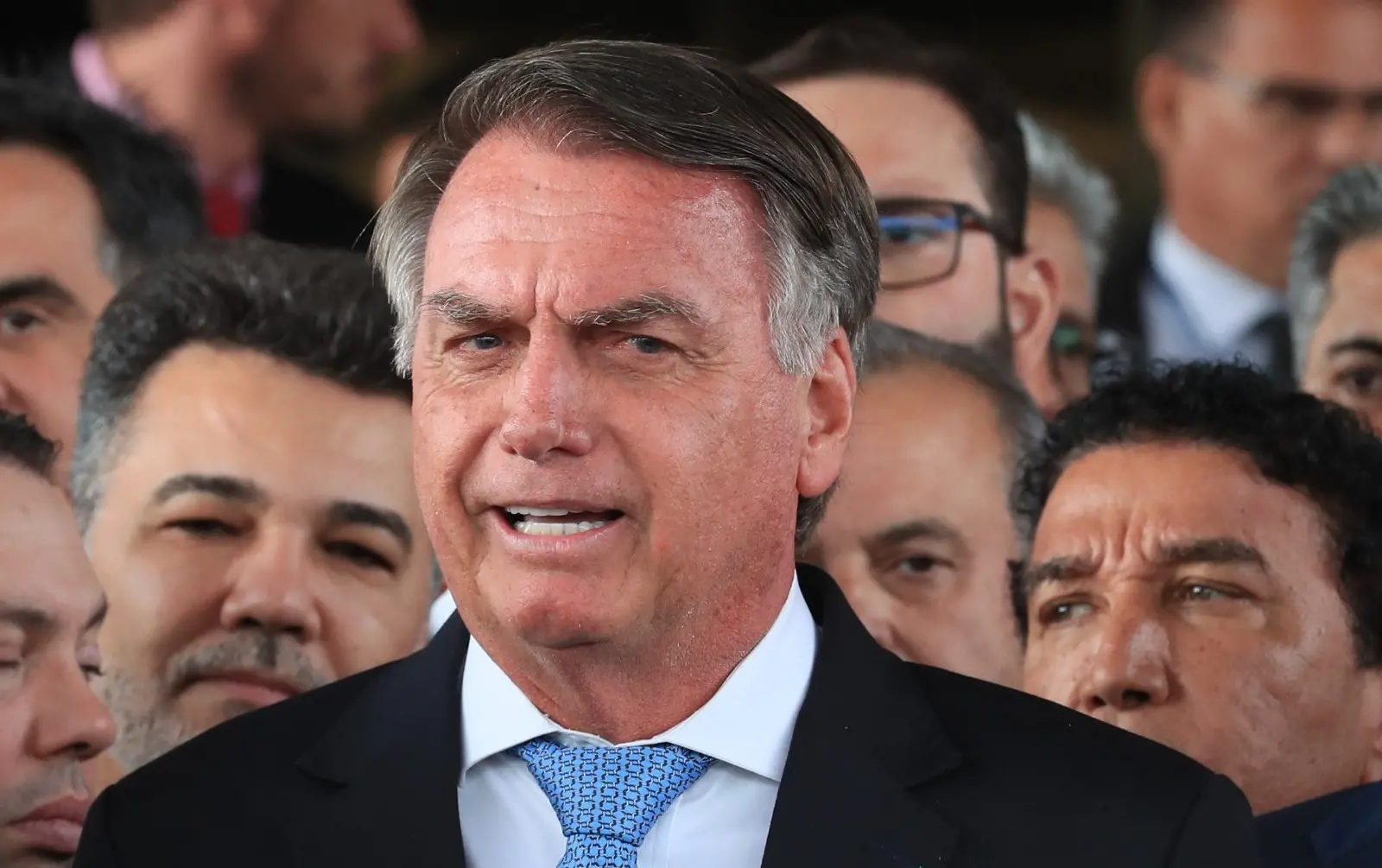 Imagem da notícia: Questionado sobre Zambelli, Jair Bolsonaro se cala e ironiza: 'Tem censura no Brasil ou não?'