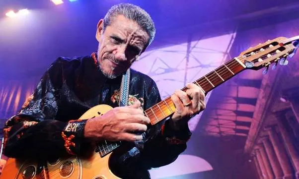 Artista se apresenta no Centro de Eventos