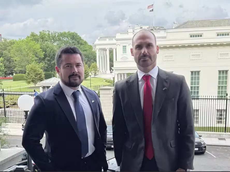Imagem da notícia: Neto de general da ditadura comemora aplicação da Lei Magnistky contra Moraes
