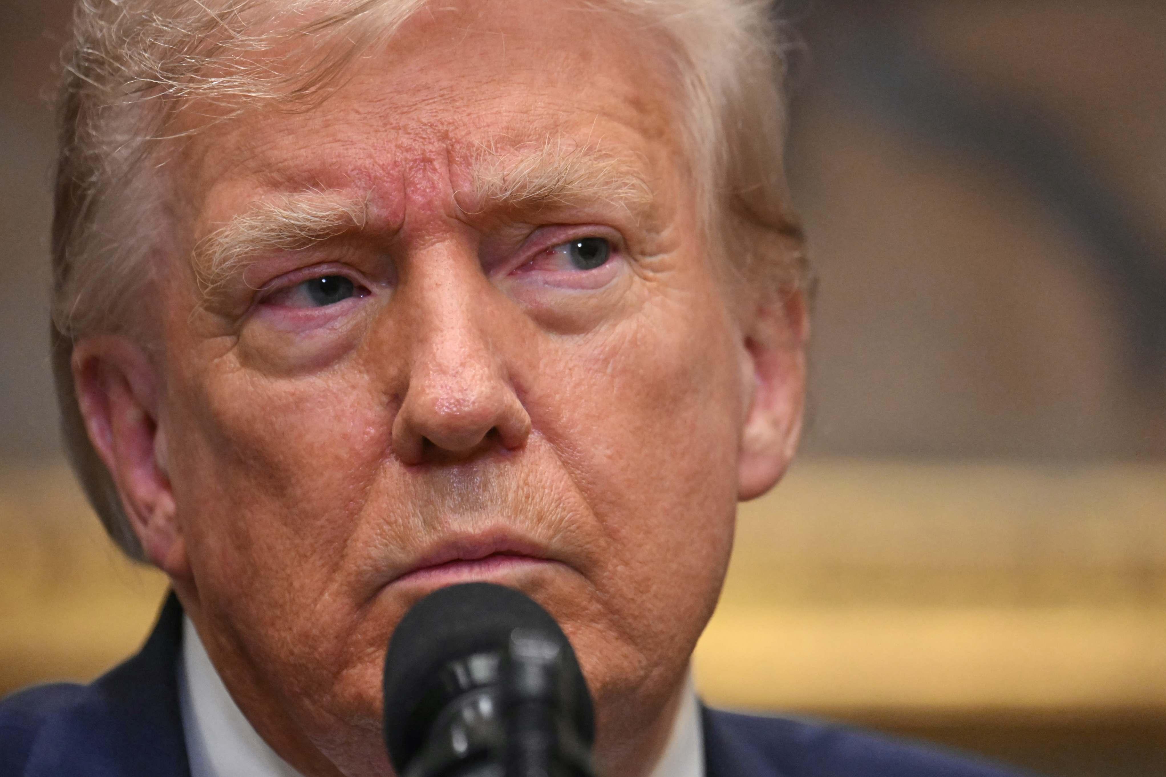 Imagem da notícia: Tarifaço de Trump exclui produtos como petróleo, laranja e aviões civis do Brasil; confira lista