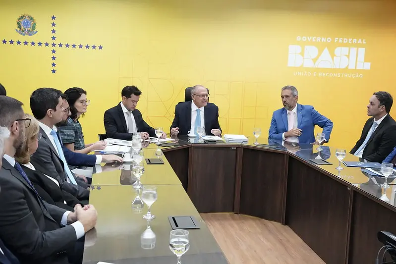 Imagem da notícia: Tarifaço: liberação de créditos do ICMS é uma das medidas na mesa de negociação; entenda