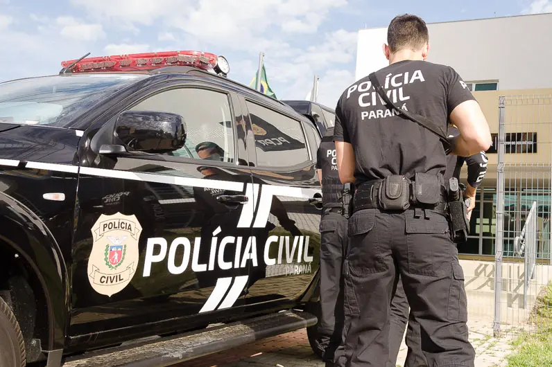 Imagem da notícia: 'Mula': jovem viaja com 26 iPhones colados ao corpo, passa mal e morre no Paraná 
