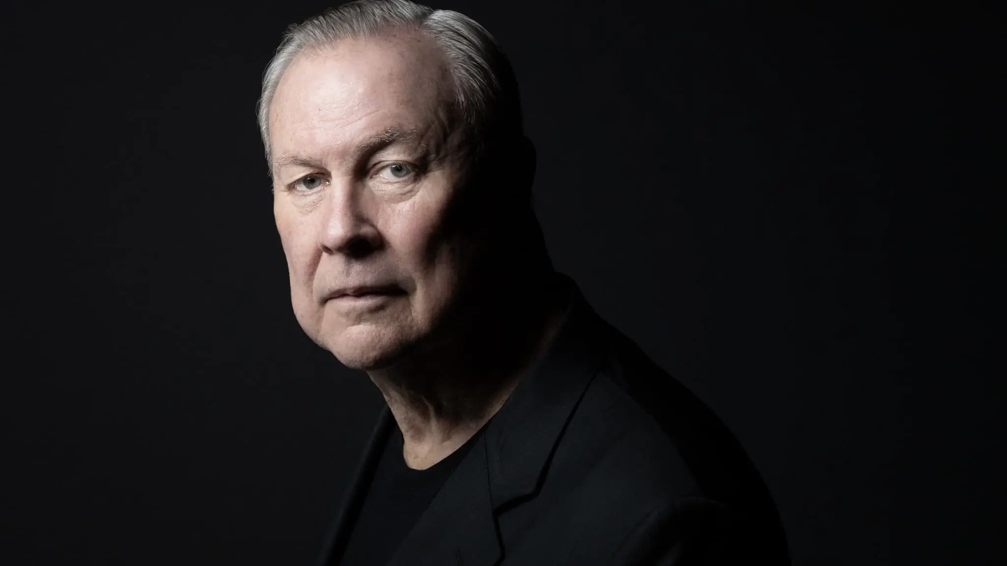 Imagem da notícia: Morre Bob Wilson, renomado diretor de teatro e ópera, aos 83 anos