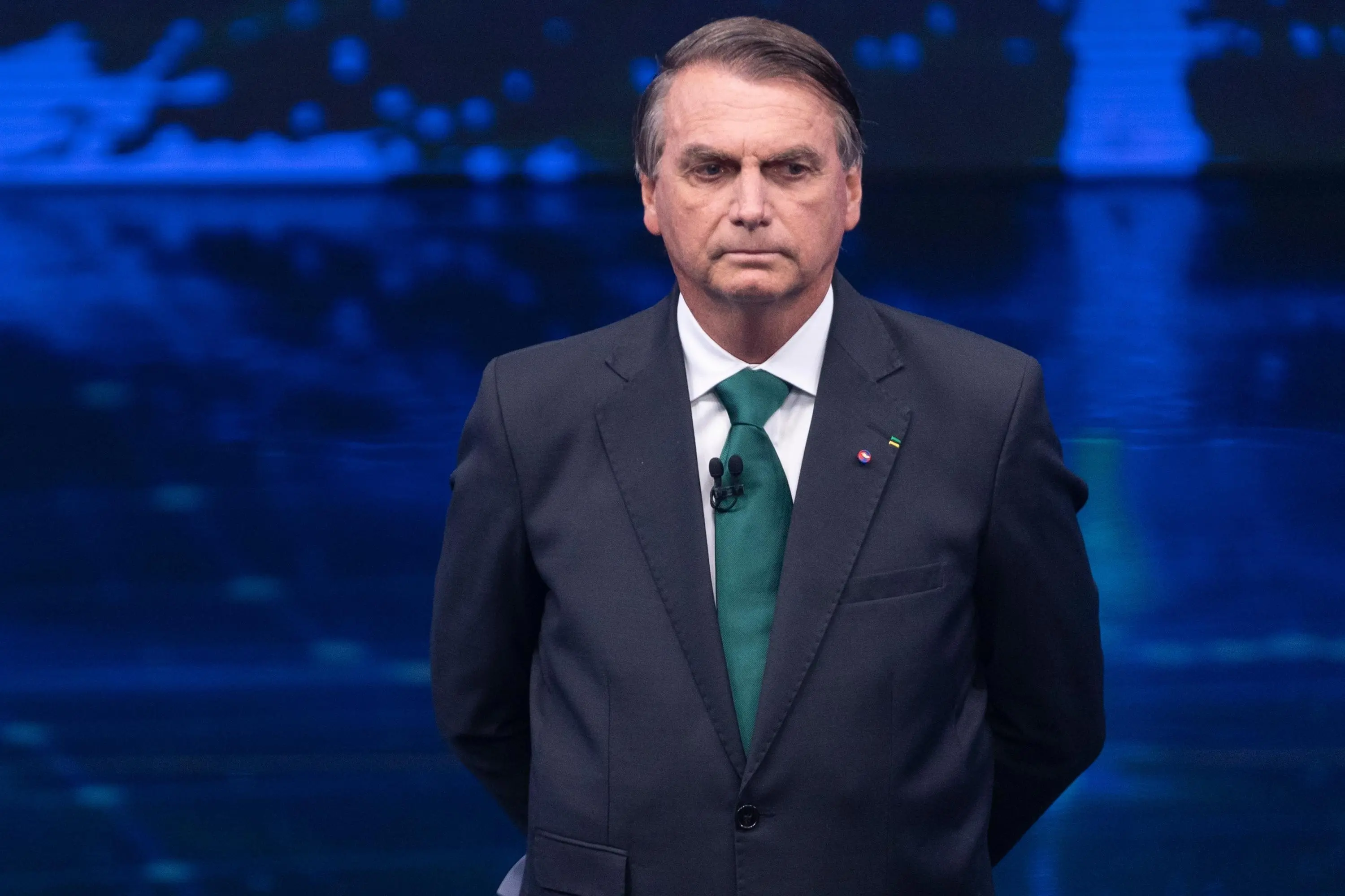 Imagem da notícia: Moraes decreta prisão domiciliar de Jair Bolsonaro