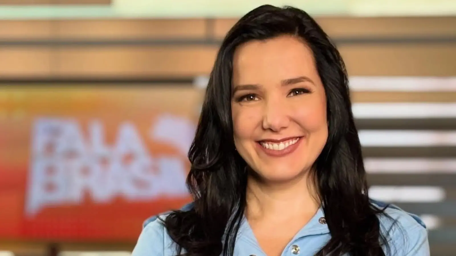 foto da jornalista Adriana Perroni, da Record TV