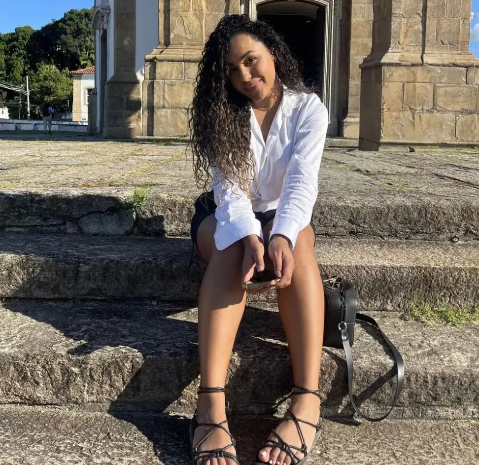 Imagem da notícia: Aluna cotista perde vaga em curso de Medicina por não ser considerada parda