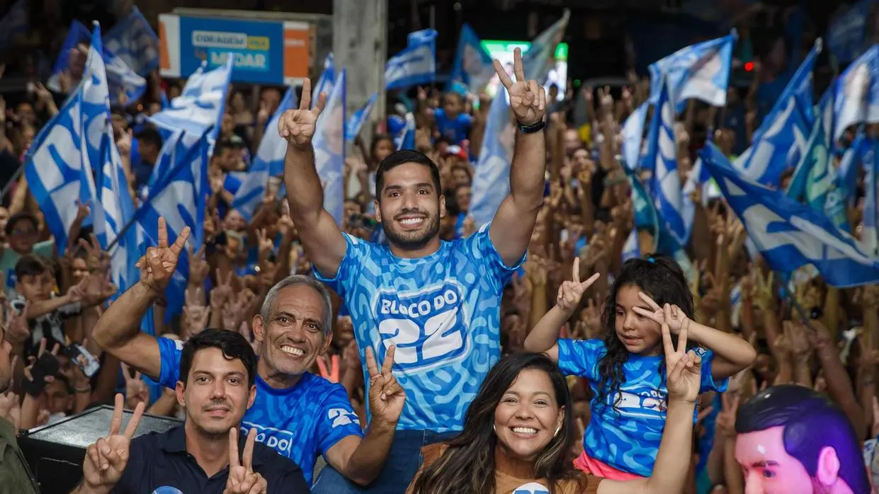 Imagem da notícia TRE-CE confirma multa de R$ 50 mil a André Fernandes por camisas do 'Bloco do 22' na campanha de 2024