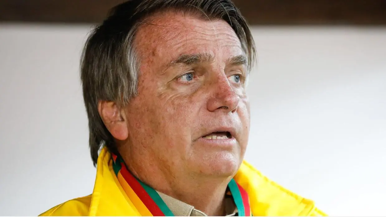 Imagem da notícia: Moraes permite Bolsonaro receber visitas de filhos, cunhadas e netos em prisão domiciliar 
