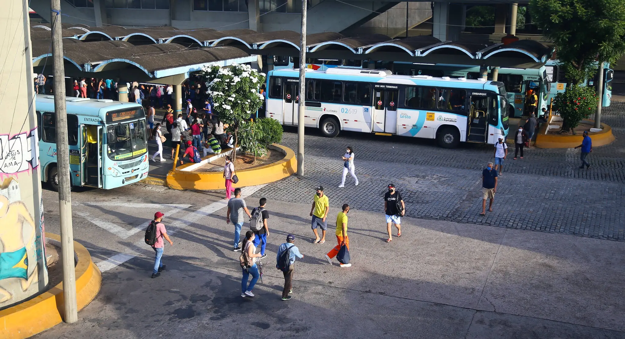 Imagem da notícia: Fuga de passageiros enfraquece ônibus de Fortaleza e incha vias públicas com transportes individuais