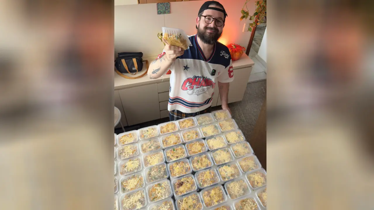 Imagem da notícia Influencer que viralizou com lancheiras para o marido distribui marmitas a pessoas em situação de rua