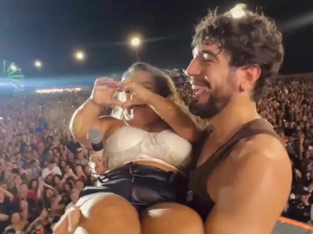 Imagem da notícia: Nattan é acusado de capacitismo ao pagar R$ 1 mil para homem beijar mulher com nanismo em show em PE