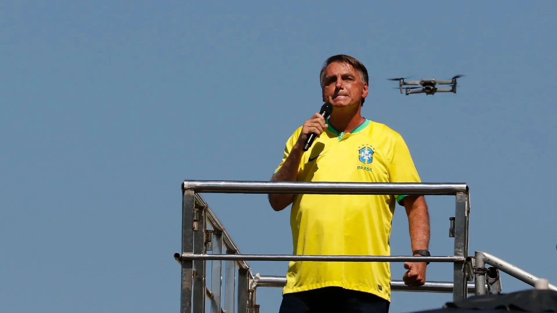 Imagem da notícia: Defesa de Bolsonaro entra com recurso no STF para reverter prisão domiciliar decretada por Moraes
