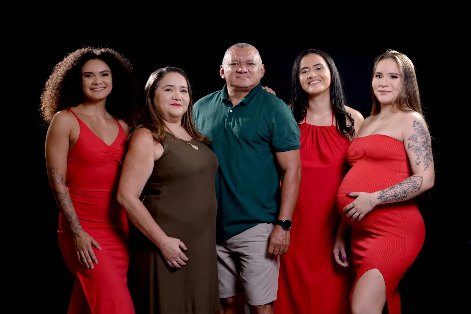 As três filhas e a esposa de Roberto Carlos Araújo Silva fazem da vida dele um presente diário