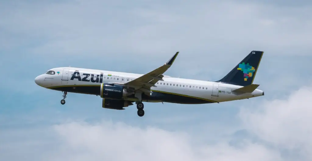 Imagem da notícia Avião da Azul faz pouso de emergência em Brasília por suposta ameaça de bomba
