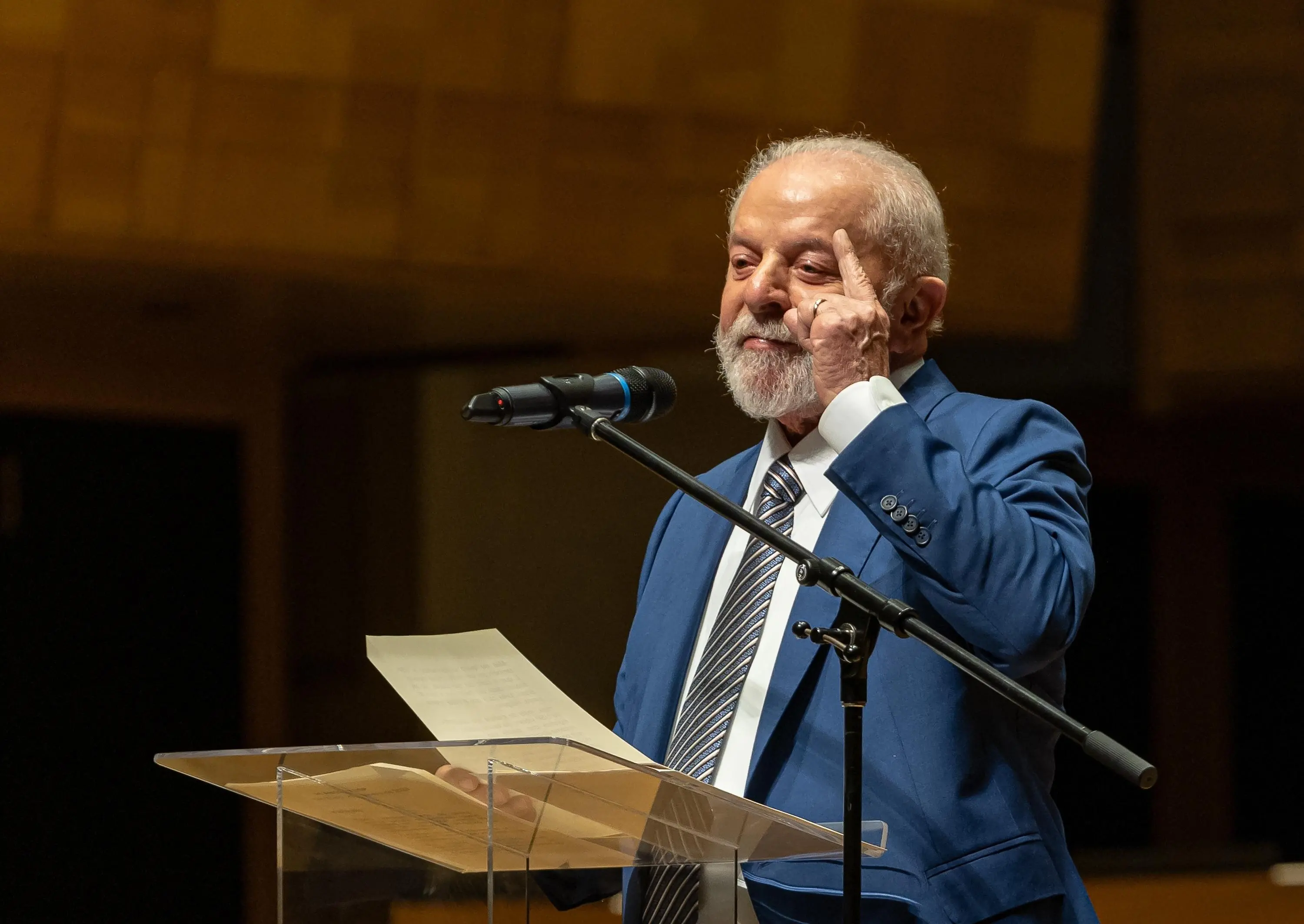 Imagem da notícia: Lula defende Moraes e diz que quem merece impeachment são parlamentares que fizeram motim