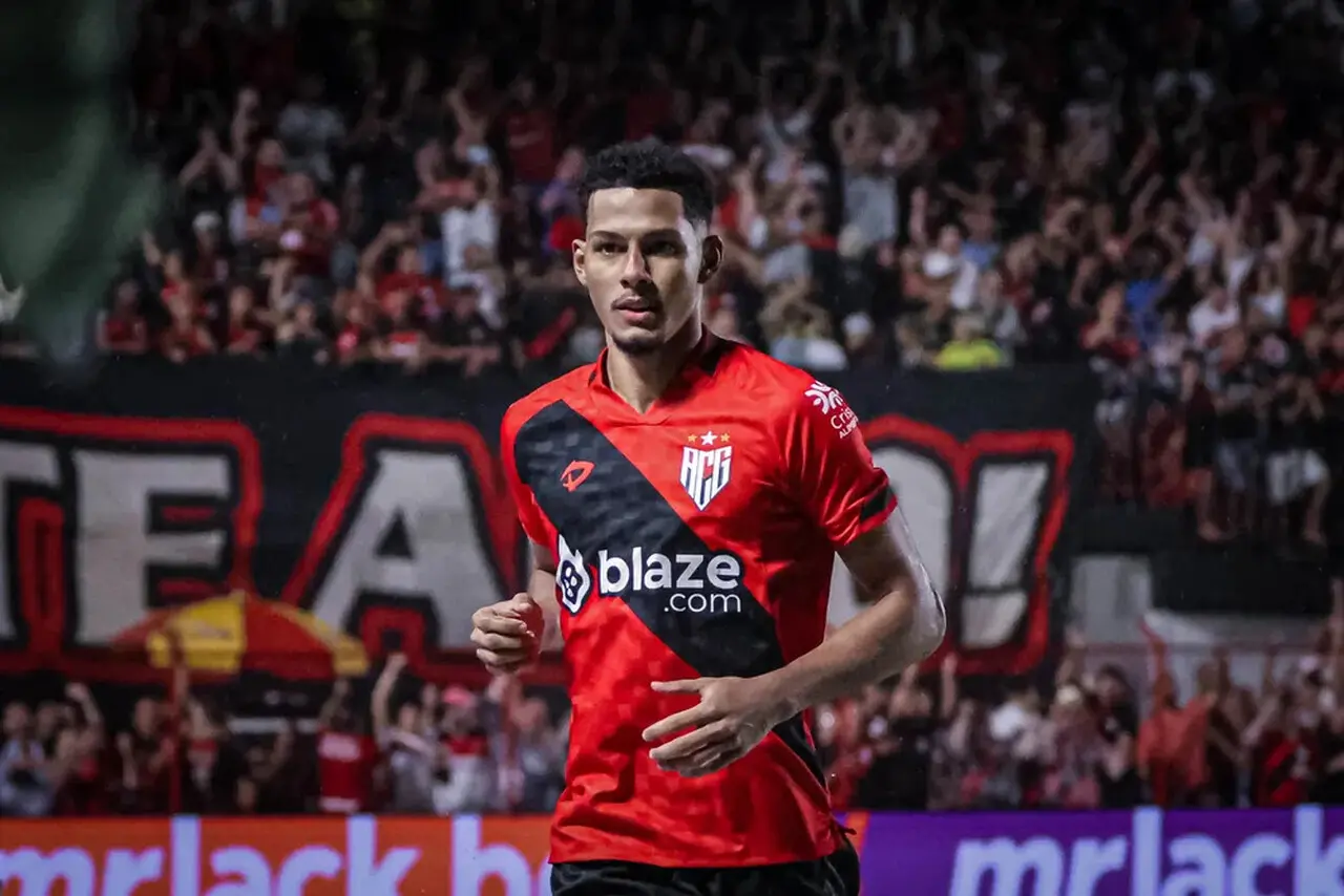 Imagem da notícia Fortaleza monitora venda de Alix Vinícius ao Botafogo e pode receber receita milionária