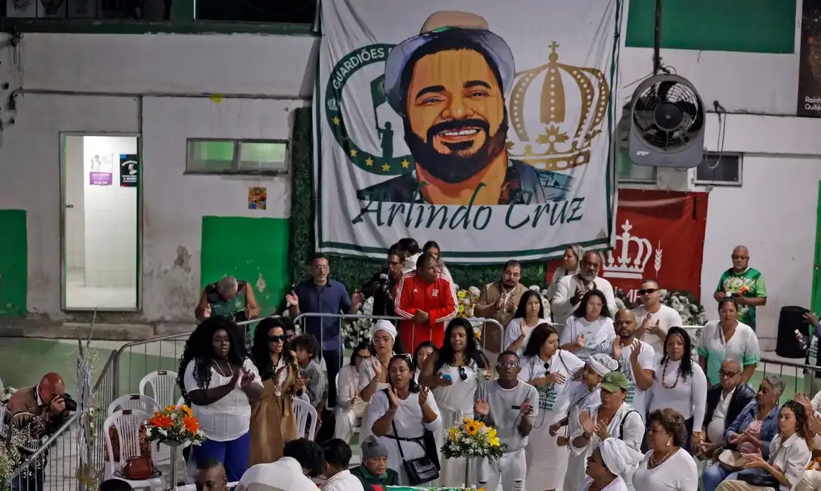 Imagem da notícia Entenda o gurufim, formato escolhido para o velório do músico Arlindo Cruz