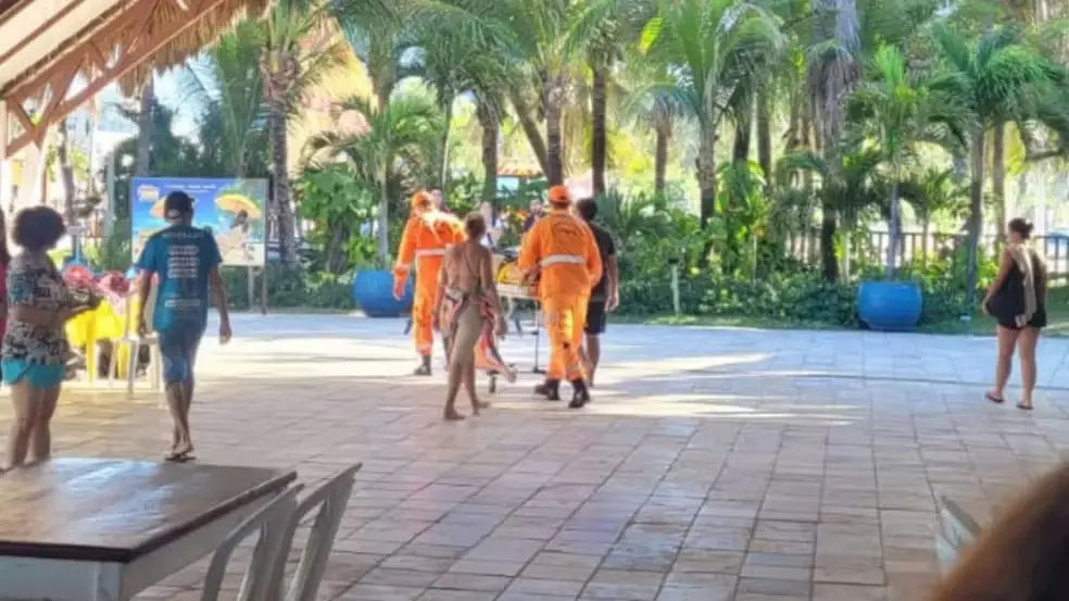 Imagem da notícia: Adolescente morre após se afogar com outras três pessoas na Praia do Futuro