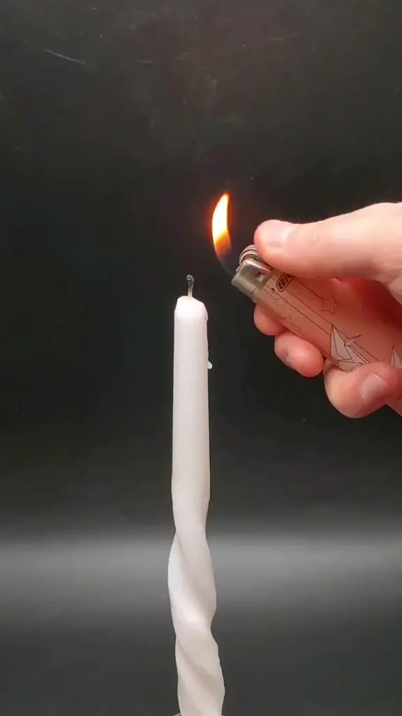 Imagem da notícia: Conheça o experimento de acender a vela pela fumaça