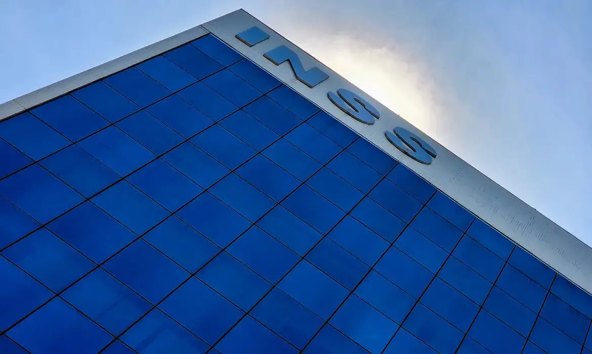 Imagem da notícia: INSS suspende contrato com banco Agibank para pagamentos de aposentadorias 