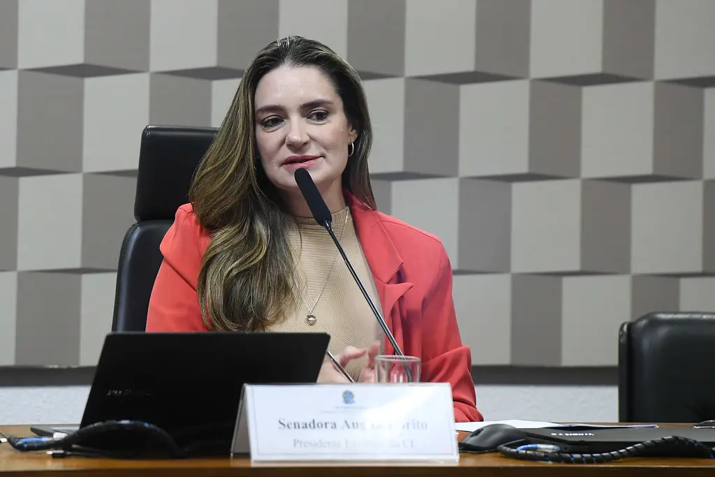 Imagem da notícia: Augusta Brito assume liderança do PT no Senado