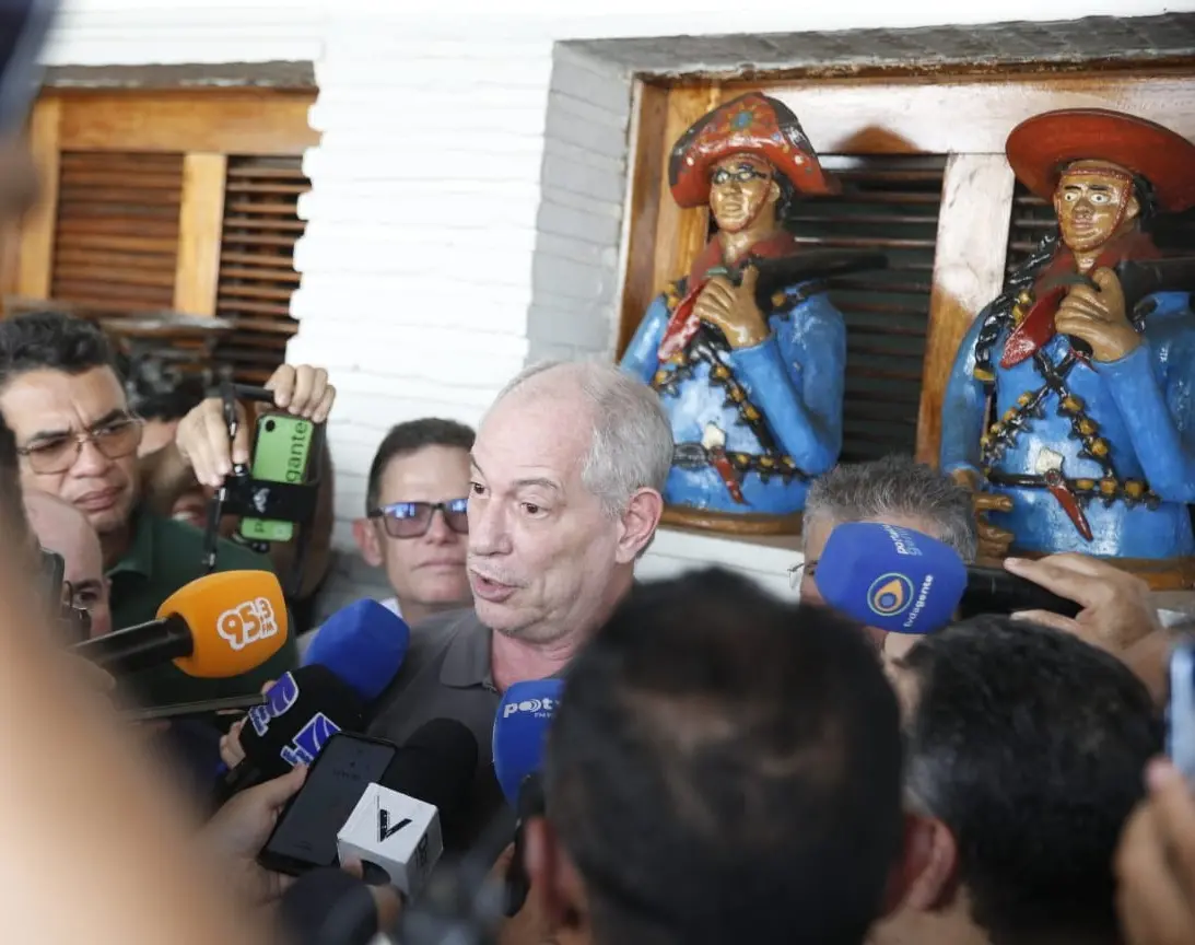 Imagem da notícia: Ciro evita cravar candidatura, mas diz estar disposto para 'qualquer tarefa' em 2026