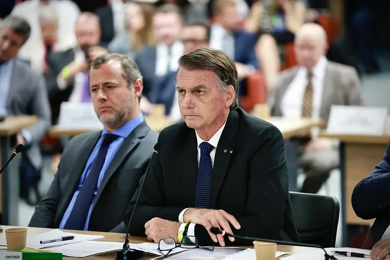Imagem da notícia: Bolsonaro sai da prisão domiciliar para fazer exames médicos em hospital de Brasília