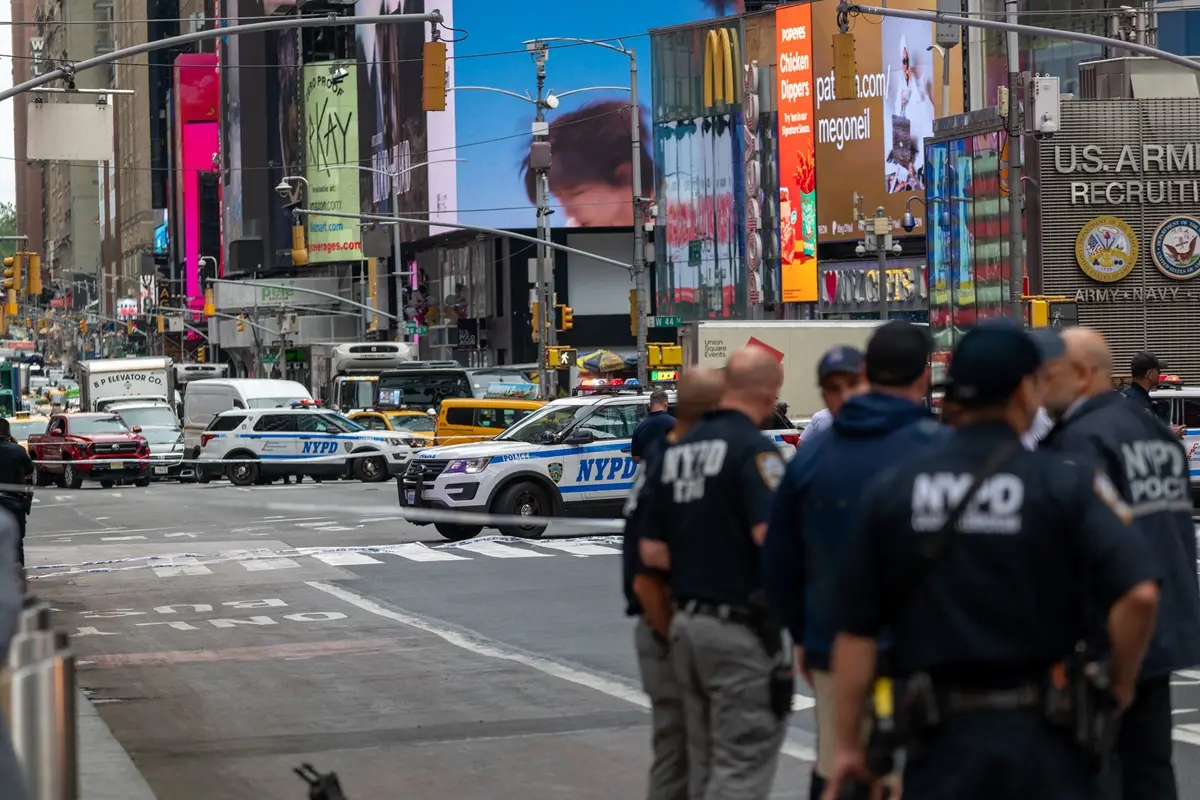 Imagem da notícia Polícia de Nova York esvazia Times Square após ameaça de bomba
