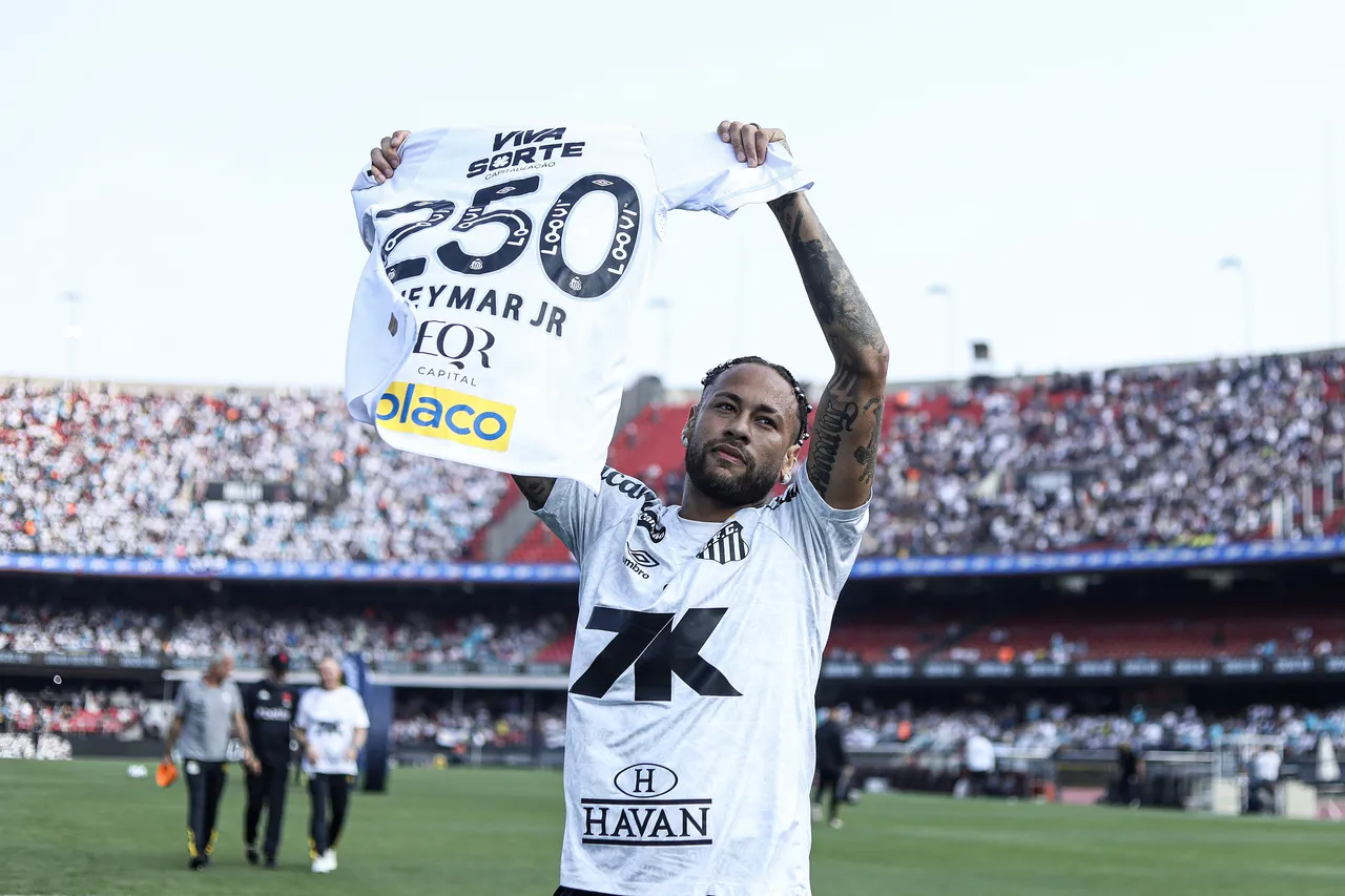 Neymar completou 250 jogos pelo Santos no último domingo, em jogo contra o Vasco pela Série A