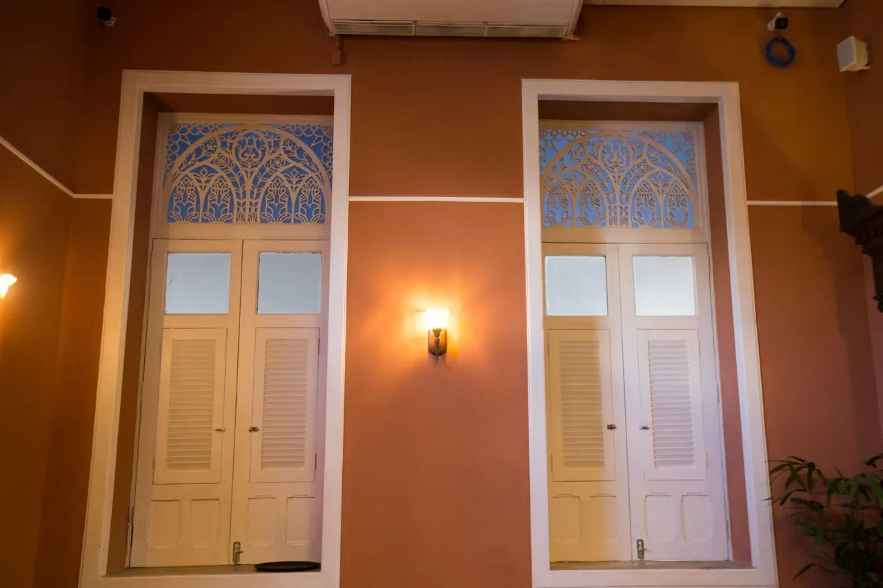 Foto de detalhes da estrutura do Café Comércio, em Fortaleza