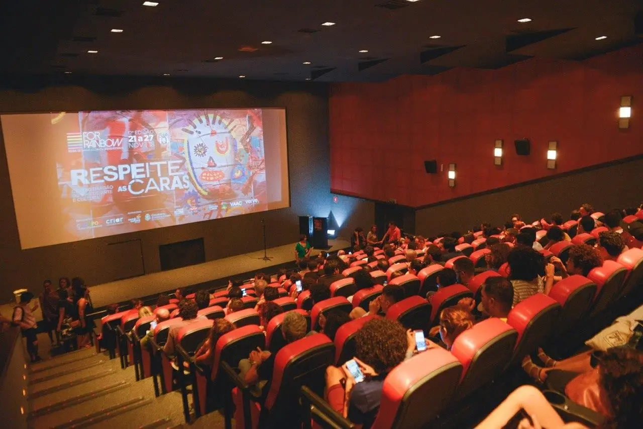 Imagem da notícia: Festival For Rainbow traz programação gratuita de cinema, shows, literatura e mais ao Dragão do Mar