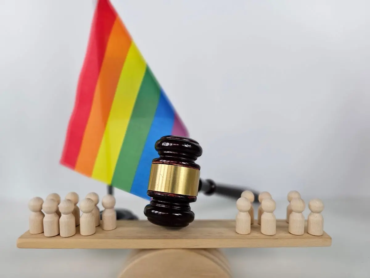 Imagem da notícia: Homem é condenado por homofobia após publicar mensagens ofensivas nas redes sociais no Ceará 