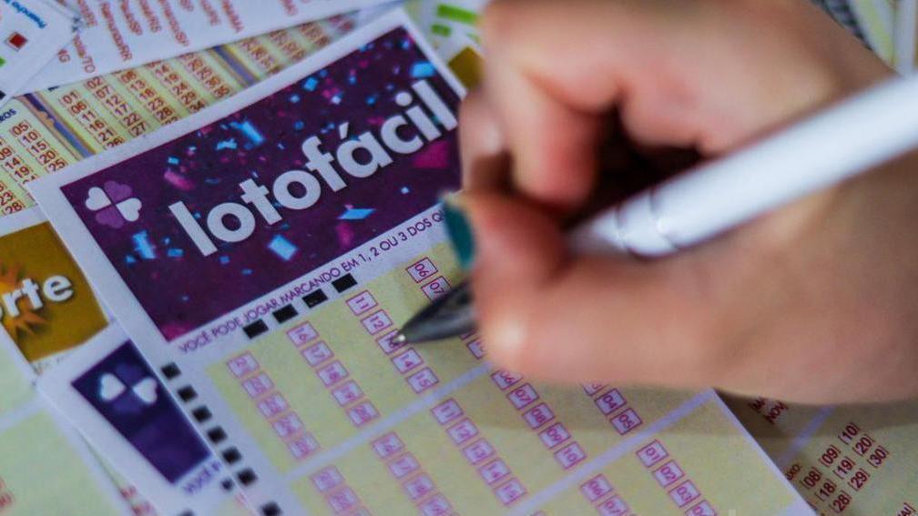 Imagem da notícia: Lotofácil 3473: cinco apostas dividem prêmio de R$ 3 mi; ganhador do Piauí leva mais de R$ 600 mil