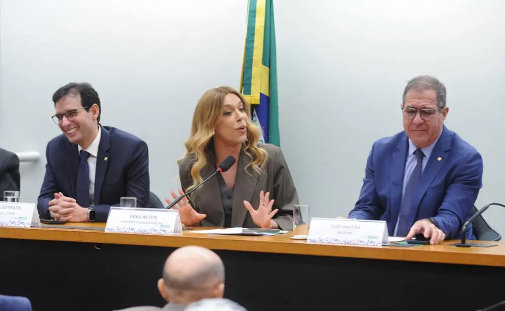 Imagem da notícia: Fim da escala 6x1: proposta avança na Câmara, com plano de trabalho e relatoria de deputado do Ceará
