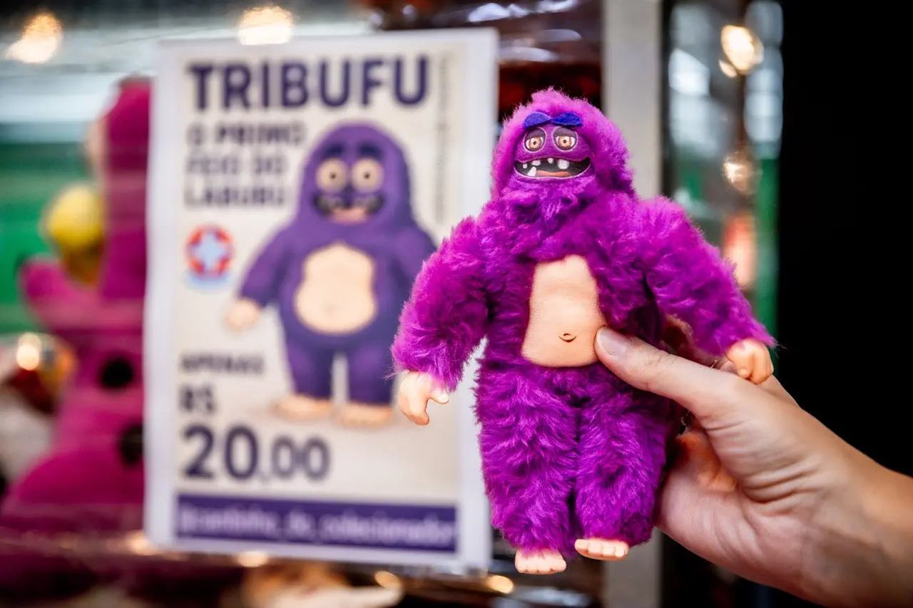 Imagem da notícia: Nem Labubu, nem ‘Lafufu’: conheça o ‘Tribufu’, boneco dos anos 90 que foi resgatado e viralizou 