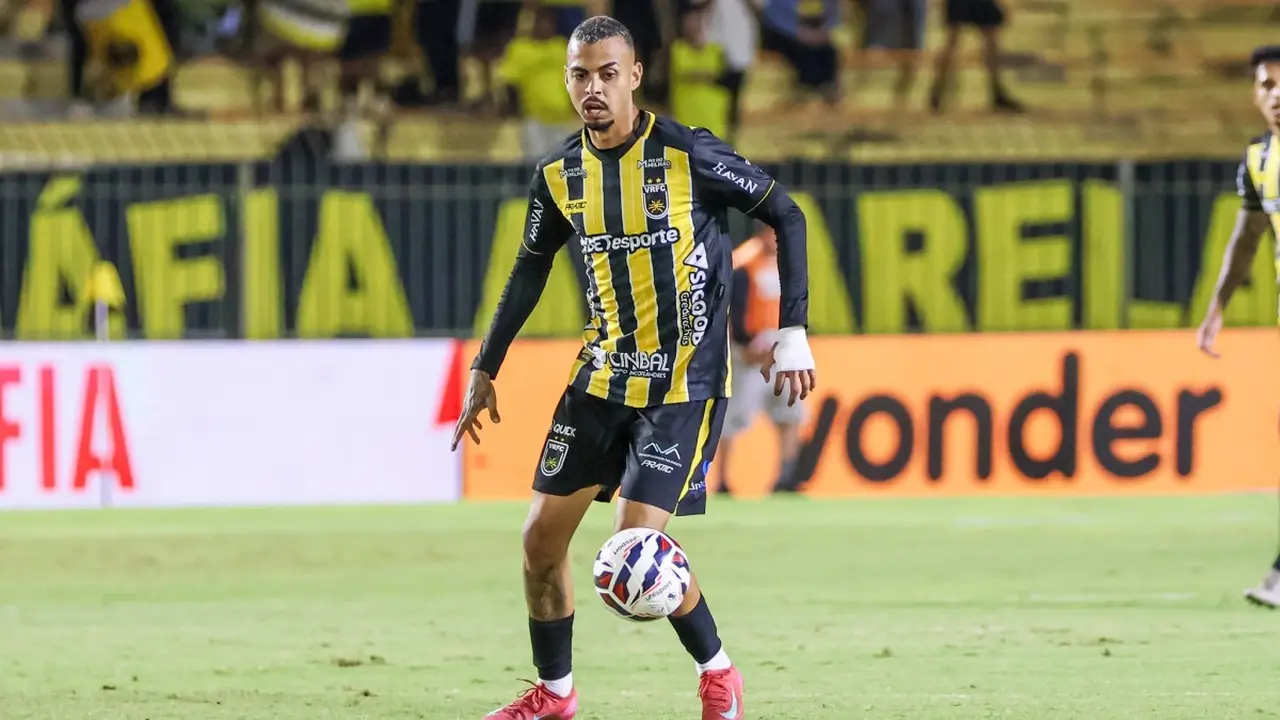 Imagem da notícia Fortaleza oficializa a contratação do volante Pierre
